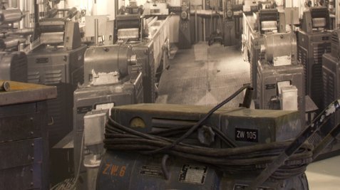 Blick ins Innere der ersten Polymerisationsanlage im Jahr 1950