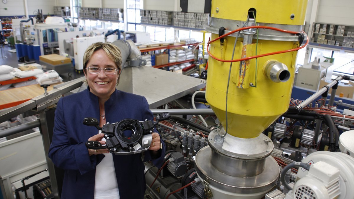 Magdalena Martullo legt großen Wert auf Spezialprodukte, vor allem auf technische Hochleistungskunststoffe.