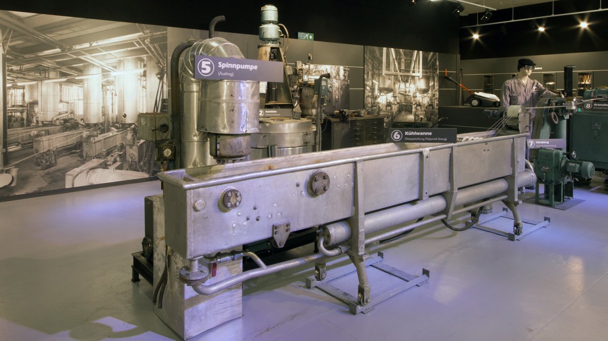 Seit 1980: Herstellung von Spezialkunststoffen